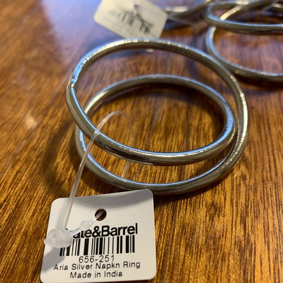Crate and Barrel brand new 6 napkin Rings - Picture 3 of 3